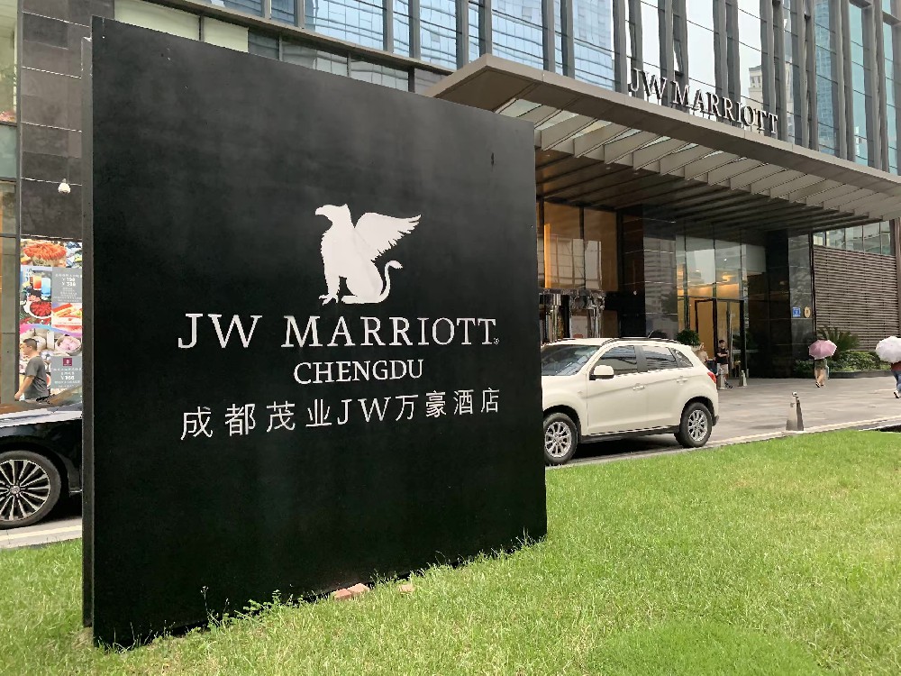 点亮夜色风景线：探秘KTV夜场模特的招聘过程与行业变迁